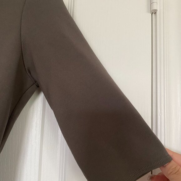 Babaton Grey V-Neck Bodysuit with Mid Length Sleeves and Back Zipper XS - Picture 5 of 10